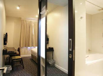 בנגקוק 24 Inn Hotel מראה חיצוני תמונה
